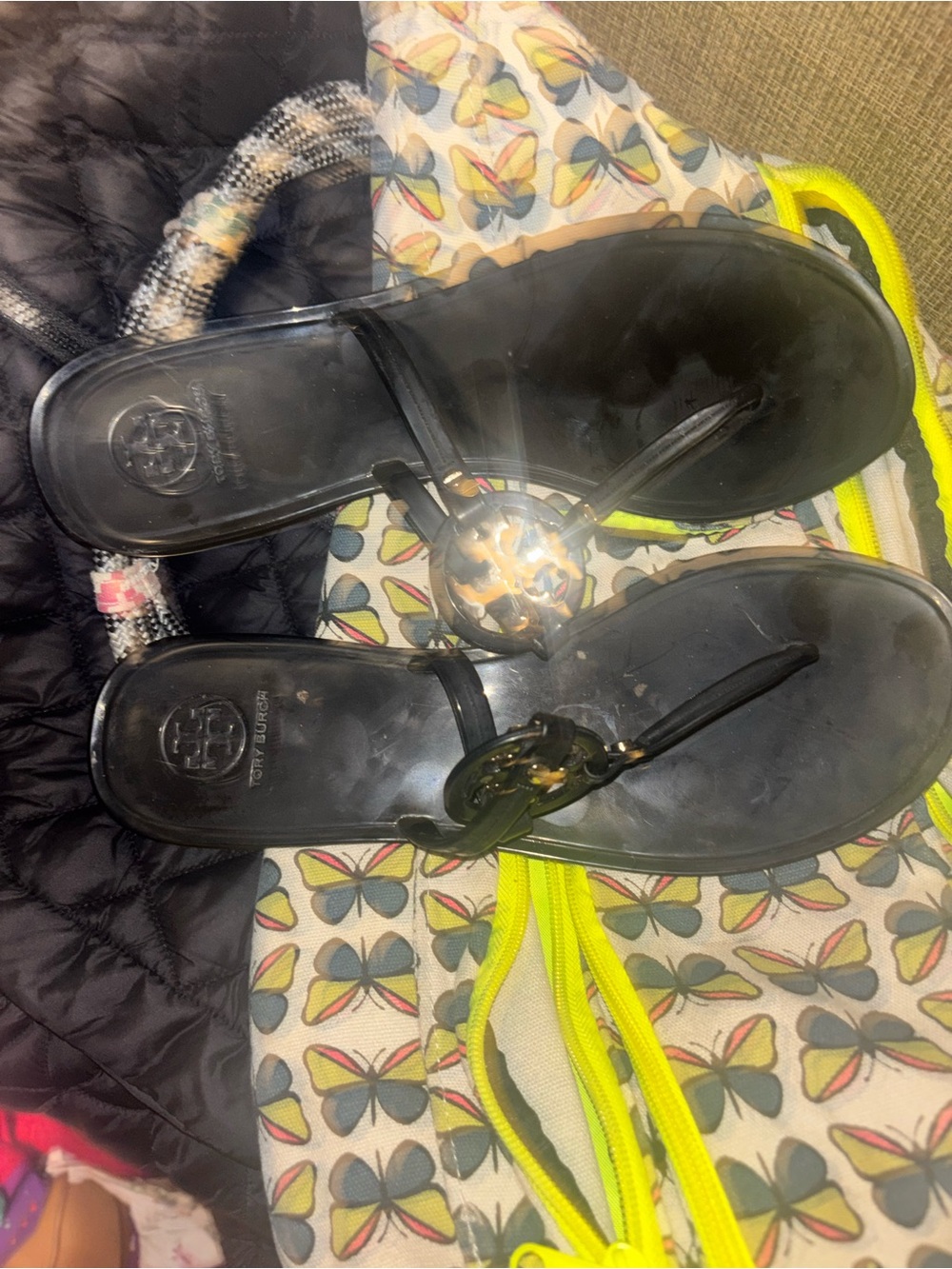 Tory Burch Mini Miller jelly thong sandals in black with a gold logo size 9 - Picture 4 of 4